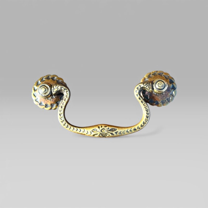 Antique Georgian 1760 Mahogany Serpentine Chest Of Drawers with Brushing Slide - Image 10